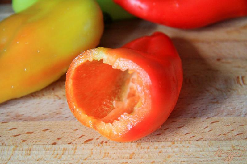Фото приготовление рецепта: Фаршированный перец в мультиварке в томатно-сметанном соусе шаг №3