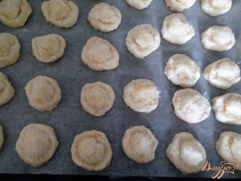 Фото приготовление рецепта: Печенье творожно-кокосовое «Ватрушка» шаг №6