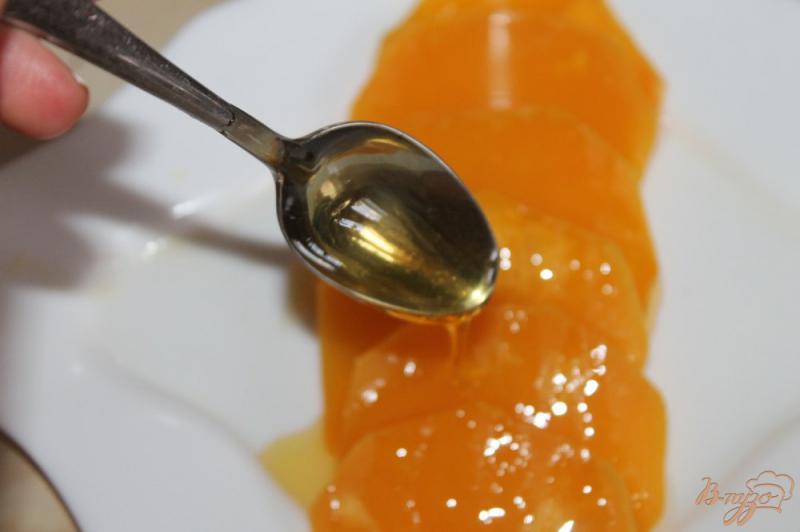 Фото приготовление рецепта: Печеная тыква с медом и грецкими орехами шаг №5