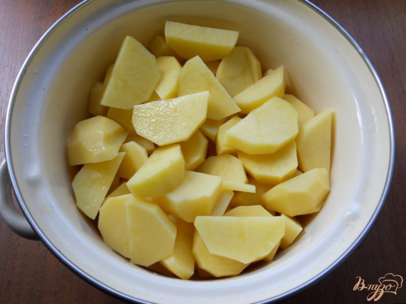 Фото приготовление рецепта: Пышное картофельное пюре с яйцом и сметаной шаг №1