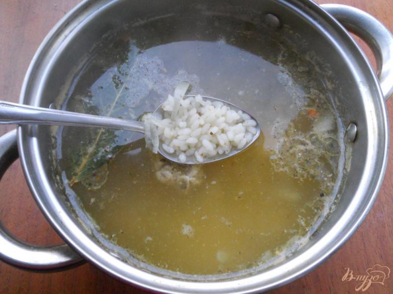 Фото приготовление рецепта: Острый суп с курицей, свининой и рисом шаг №6