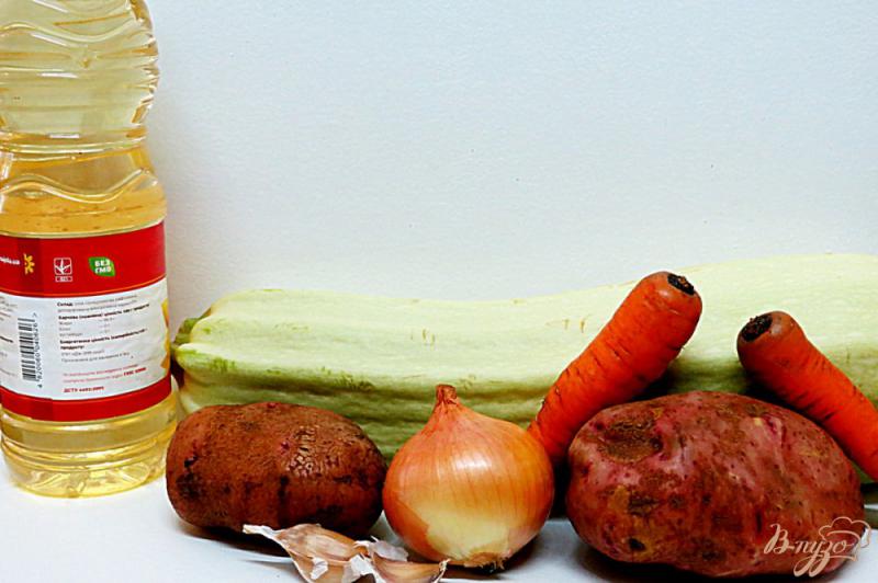 Фото приготовление рецепта: Оладьи кабачковые с морковью и картофелем шаг №1
