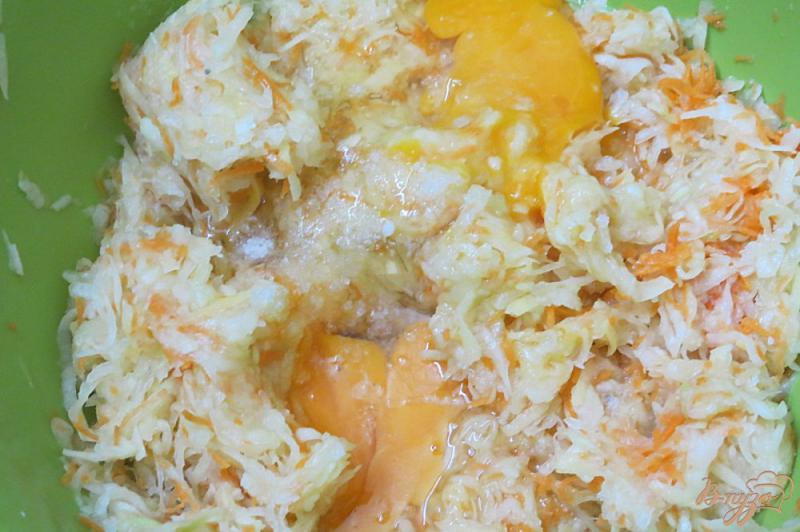 Фото приготовление рецепта: Оладьи кабачковые с морковью и картофелем шаг №6
