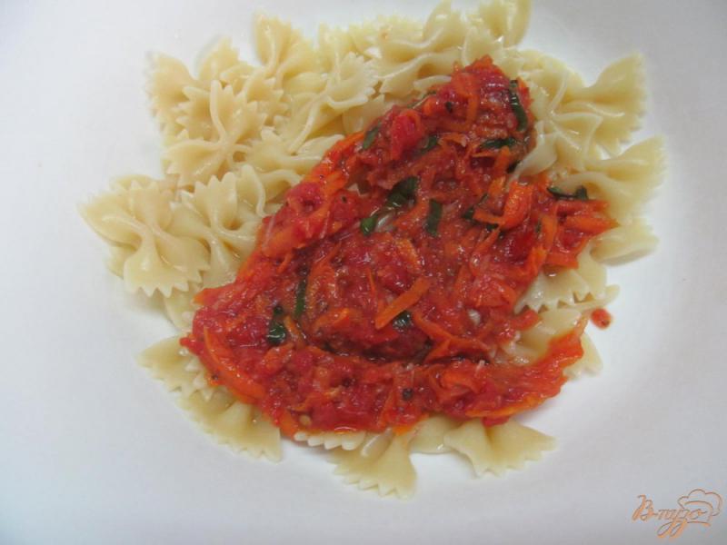Фото приготовление рецепта: Паста с томатами и морковью шаг №5