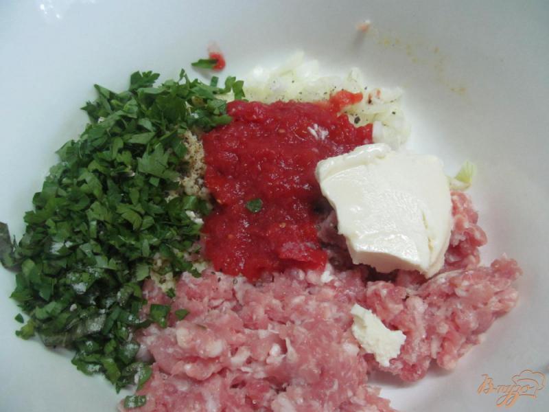 Фото приготовление рецепта: Фаршированные перцы томатом пшеном и свининой шаг №2