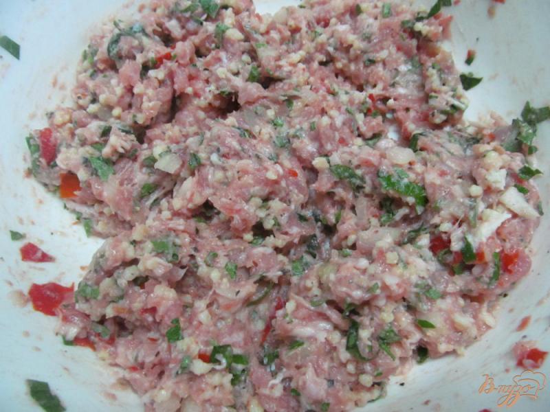 Фото приготовление рецепта: Фаршированные перцы томатом пшеном и свининой шаг №3