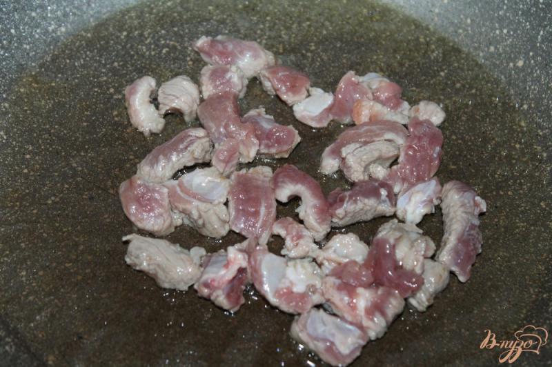 Фото приготовление рецепта: Кус - кус с телятиной, перцем и баклажаном шаг №2