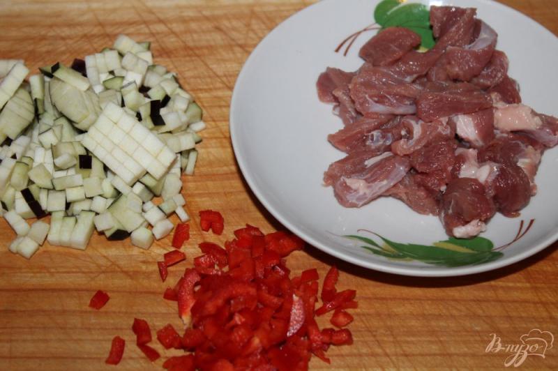 Фото приготовление рецепта: Кус - кус с телятиной, перцем и баклажаном шаг №1