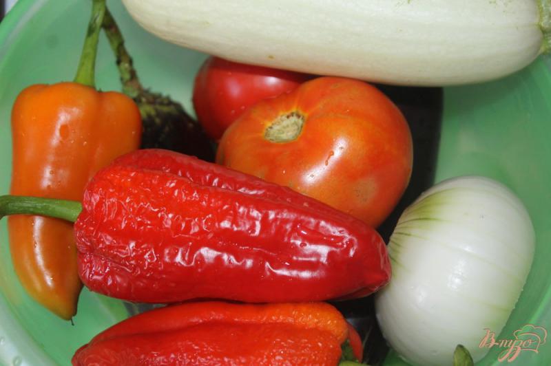 Фото приготовление рецепта: Овощи на мангале с чесночным соусом шаг №1