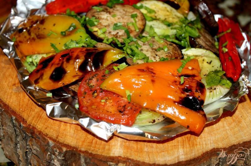 Фото приготовление рецепта: Овощи на мангале с чесночным соусом шаг №10