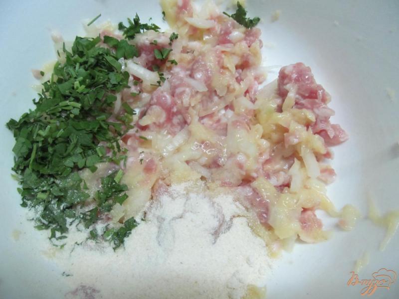 Фото приготовление рецепта: Картофельно-мясные котлеты шаг №3