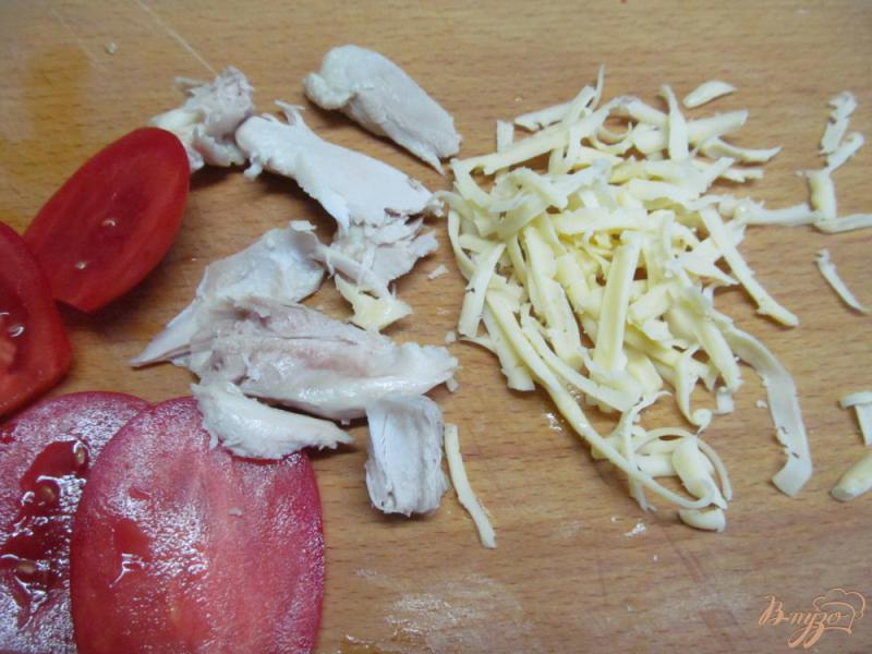 Фото приготовление рецепта: Горячие бутерброды с кабачком и курицей шаг №3