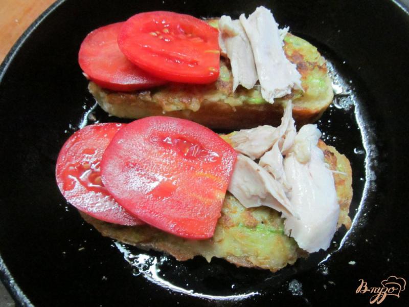 Фото приготовление рецепта: Горячие бутерброды с кабачком и курицей шаг №5