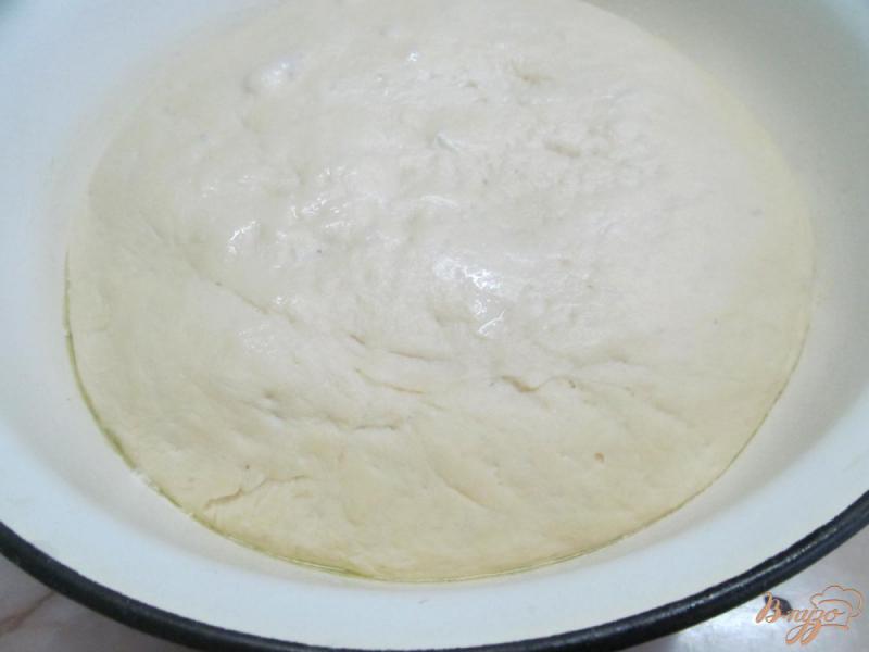 Фото приготовление рецепта: Хлебный венок с сыром шаг №4