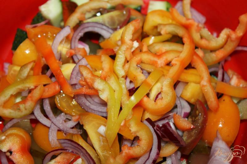 Фото приготовление рецепта: Салат по - домашнему с солеными огурцами шаг №4