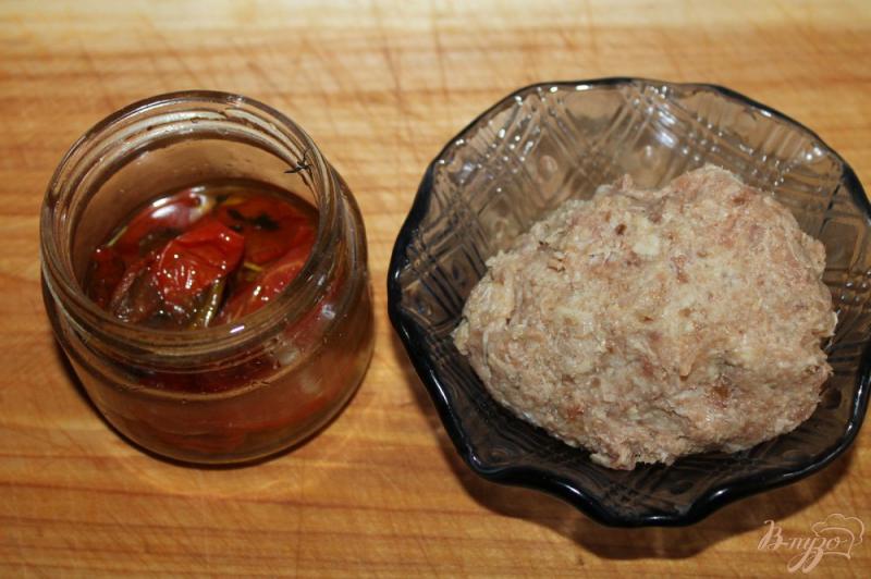 Фото приготовление рецепта: Котлеты с печеным помидором и сыром шаг №1