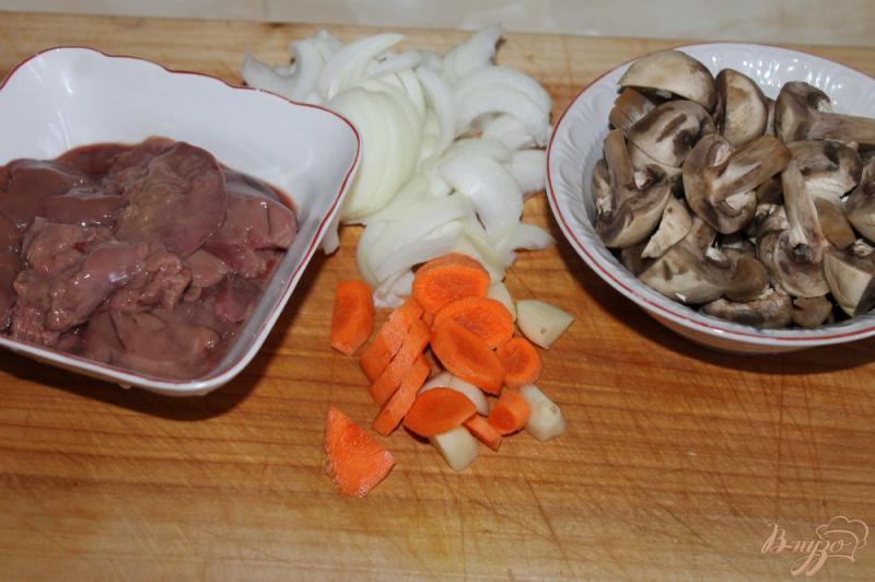 Фото приготовление рецепта: Куриный паштет с грибами шаг №2