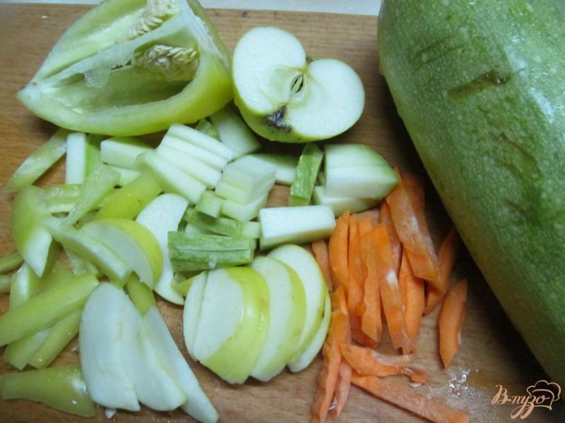 Фото приготовление рецепта: Кус-кус с овощами и яблоком шаг №1