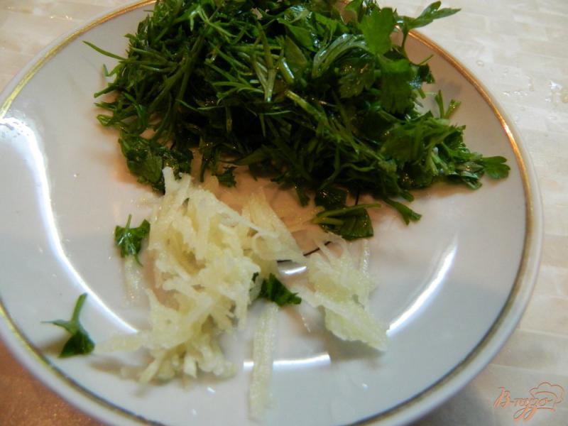 Фото приготовление рецепта: Салат из сервелата и болгарского перца шаг №3