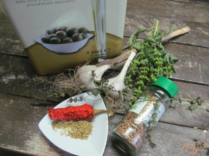 Фото приготовление рецепта: Ароматное оливковое масло шаг №1