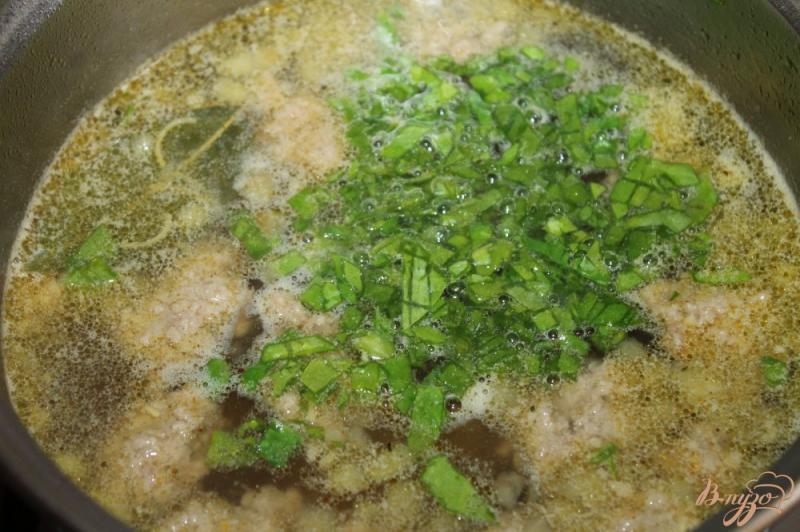 Фото приготовление рецепта: Суп с ленивыми фрикадельками, баклажаном и вермишелью шаг №7