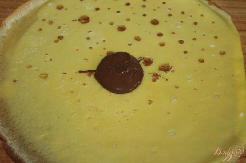 Фото приготовление рецепта: Блинчики с молочным шоколадом и малиновым вареньем шаг №5