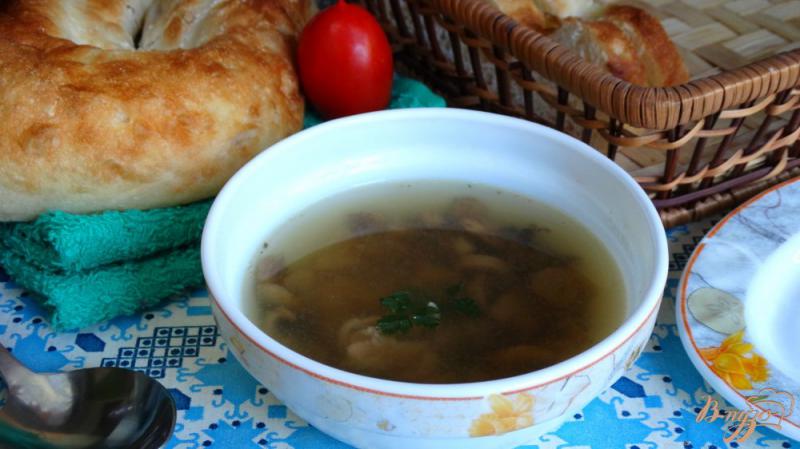 Фото приготовление рецепта: Суп с курицей и шампиньонами шаг №7