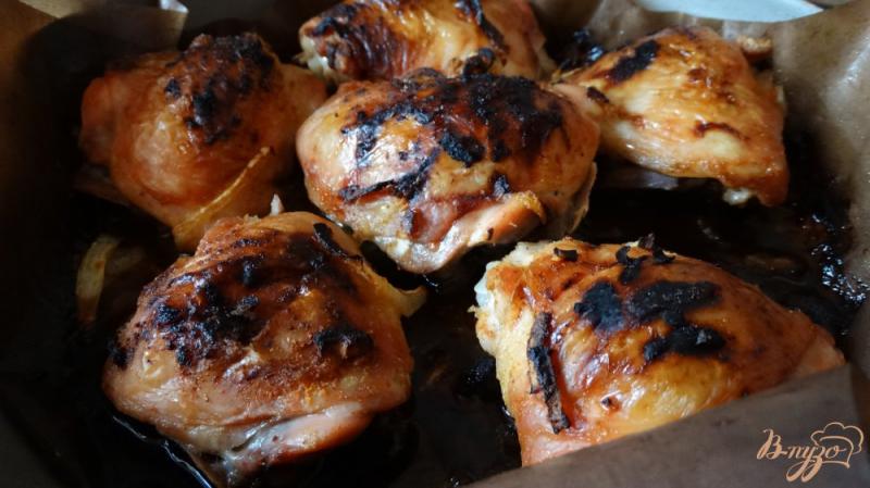 Фото приготовление рецепта: Куриные бедра запеченные с карри шаг №5