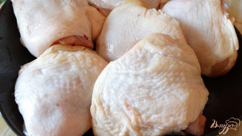 Фото приготовление рецепта: Куриные бедра запеченные с карри шаг №1