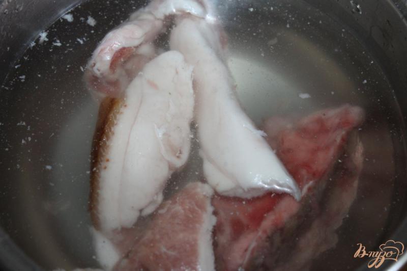 Фото приготовление рецепта: Борщ на свином бульоне со свеклой шаг №1
