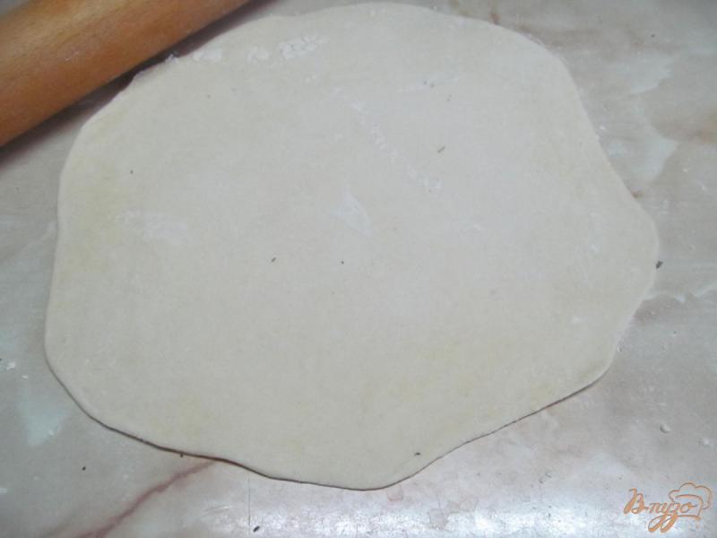 Фото приготовление рецепта: Пирог из слоеного теста с клубничным кремом шаг №1