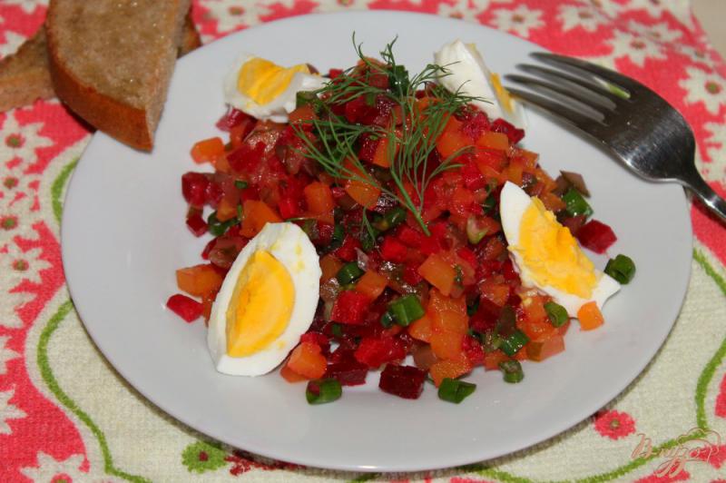 Фото приготовление рецепта: Салат с печеной тыквой, свеклой и яйцом шаг №4