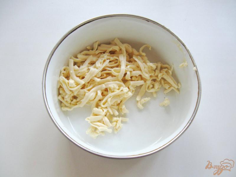 Фото приготовление рецепта: Помидоры фаршированные плавленым сыром и сосисками шаг №1