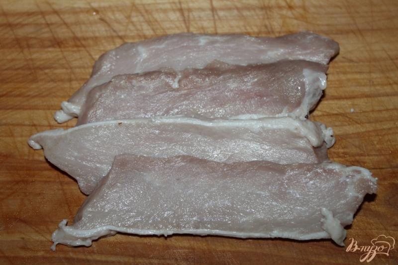 Фото приготовление рецепта: Бутерброды с жареной свининой и овощами шаг №1