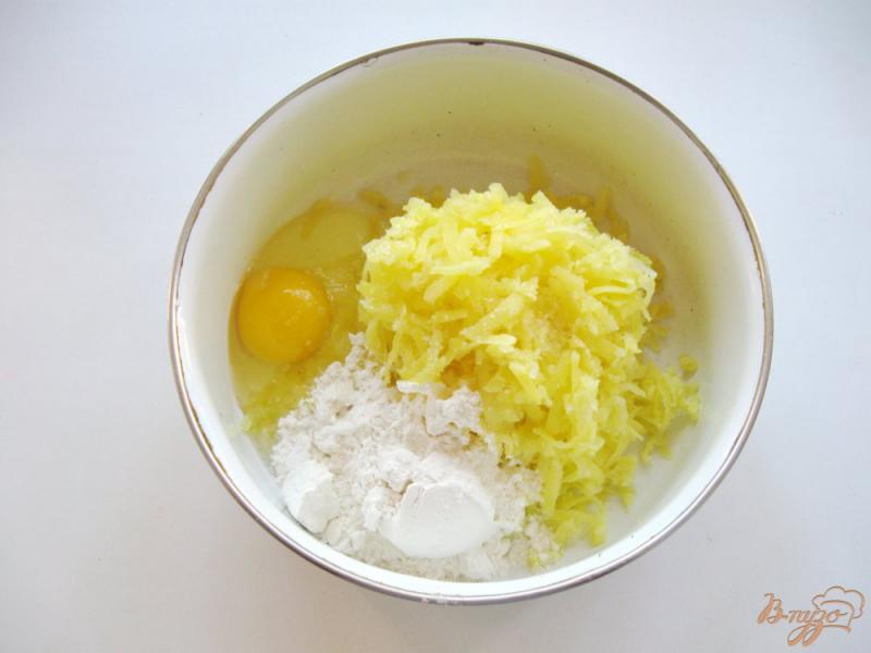 Фото приготовление рецепта: Сосиски в картофельном тесте шаг №1