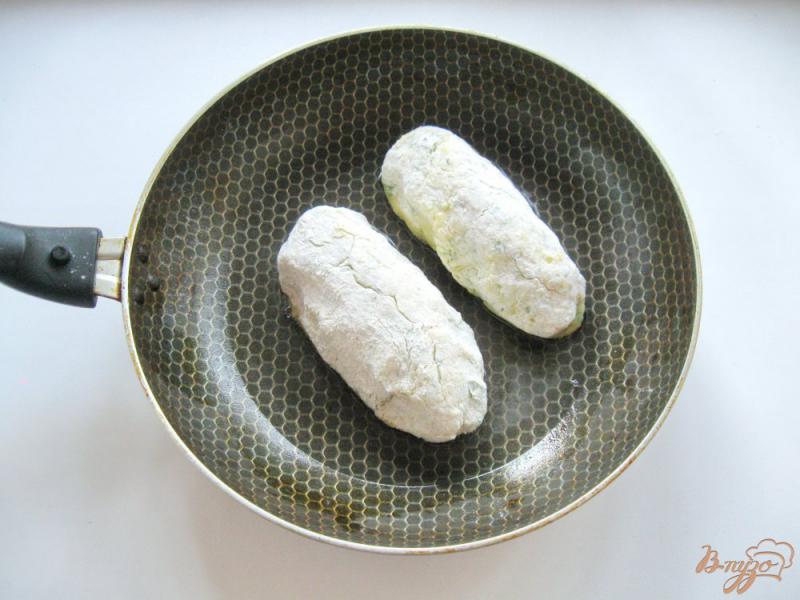 Фото приготовление рецепта: Сосиски в картофельном тесте шаг №8