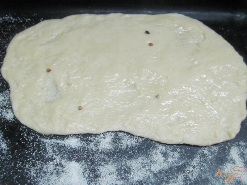 Фото приготовление рецепта: Пицца с кабачком и грибами шаг №3