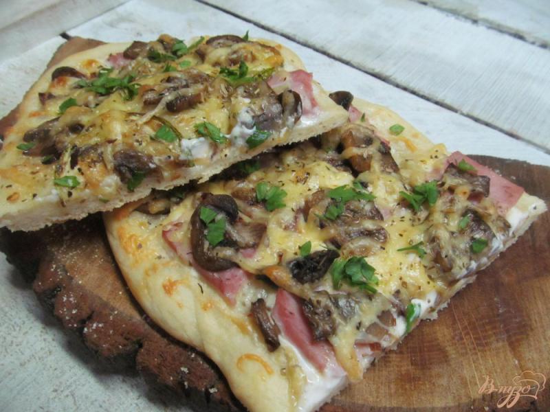 Фото приготовление рецепта: Пицца с кабачком и грибами шаг №8