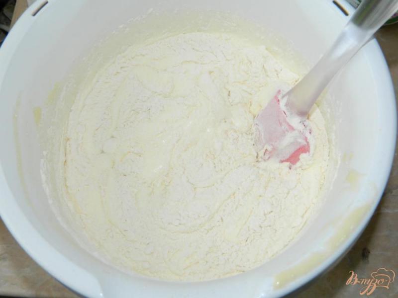Фото приготовление рецепта: Кекс с миндалем и изюмом шаг №2