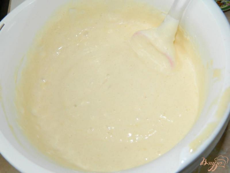 Фото приготовление рецепта: Кекс с миндалем и изюмом шаг №3