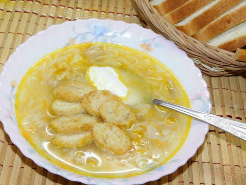 Фото приготовление рецепта: Детский суп с вермишелью и сухариками шаг №4