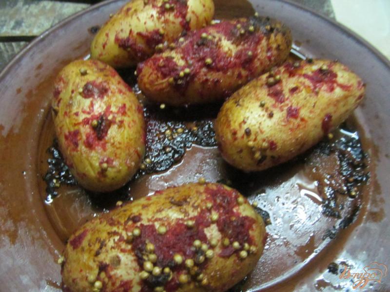 Фото приготовление рецепта: Печеный картофель в хрене с кориандром шаг №4