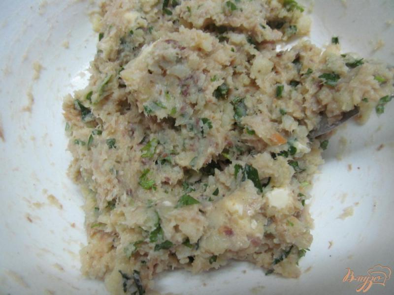 Фото приготовление рецепта: Котлеты из картофеля с копченой рыбой шаг №3