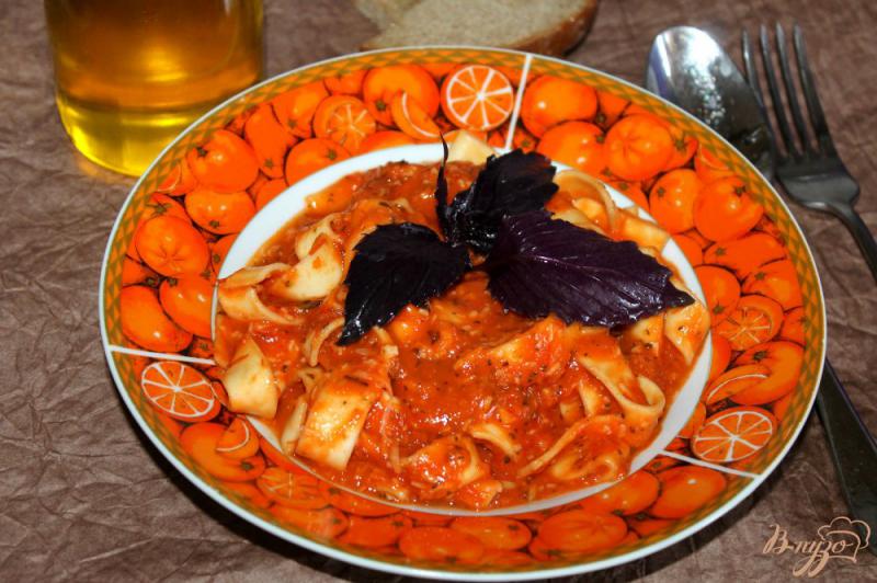 Фото приготовление рецепта: Тальятелле с острым томатным соусом и сыром шаг №5