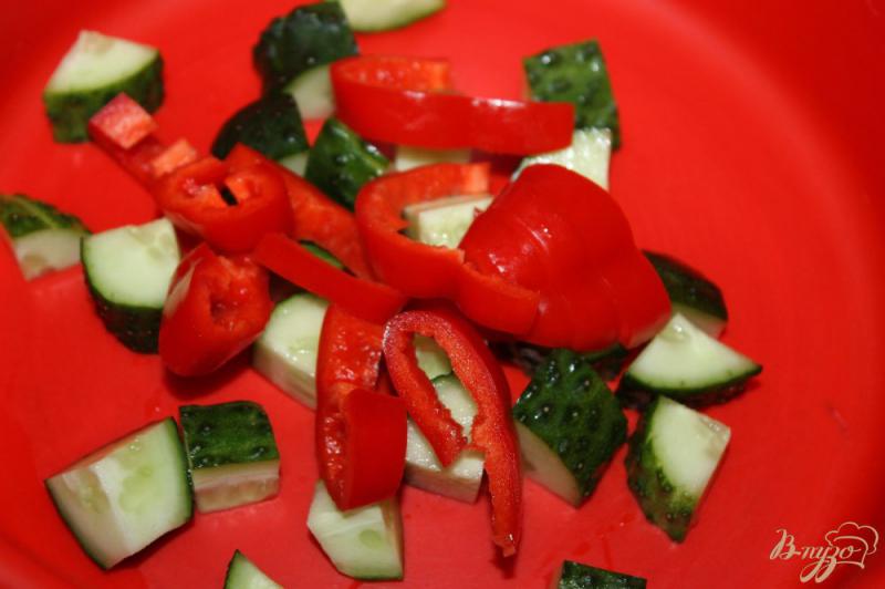 Фото приготовление рецепта: Салат с жареной телятиной, овощами и сыром Фета шаг №1