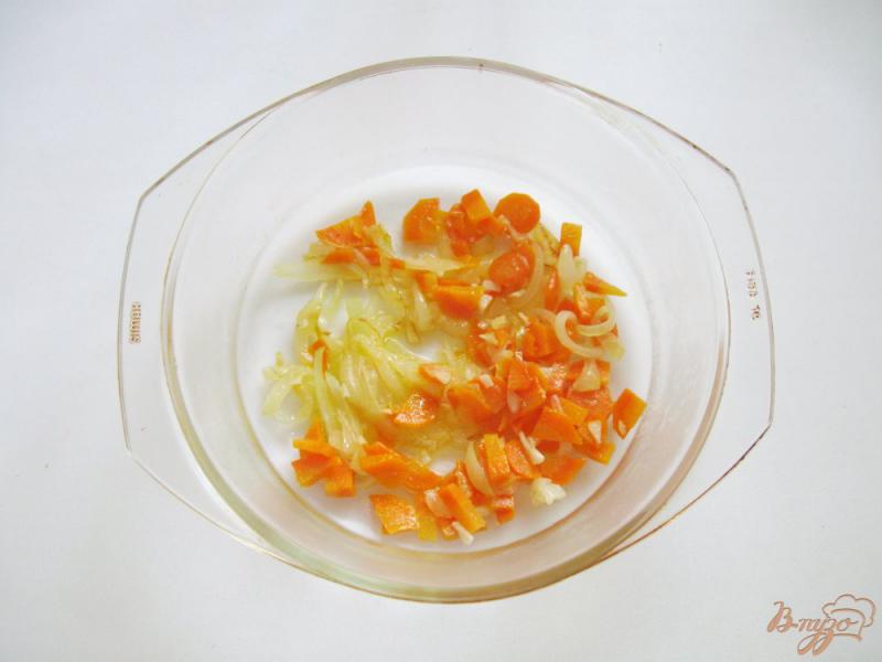 Фото приготовление рецепта: Минтай с овощами  запеченный в духовке шаг №4