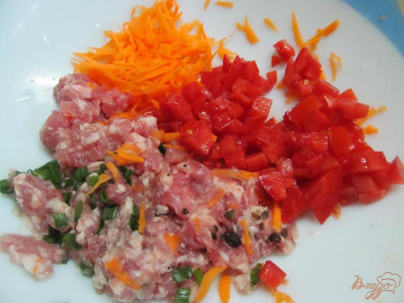 Фото приготовление рецепта: Свиные котлеты с томатами и сулугуни шаг №1