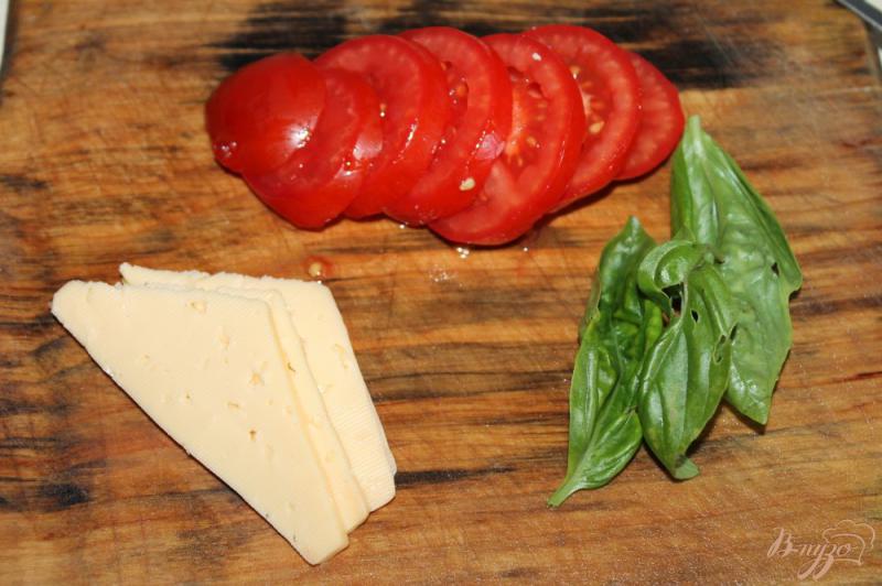 Фото приготовление рецепта: Фаршированная утиная грудка помидорами и сыром шаг №3