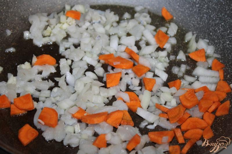 Фото приготовление рецепта: Рис в китайском стиле с рыбой шаг №2