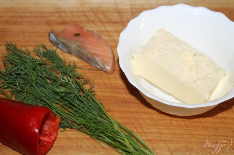 Фото приготовление рецепта: Масло с красной рыбой и перцем на бутерброды шаг №1